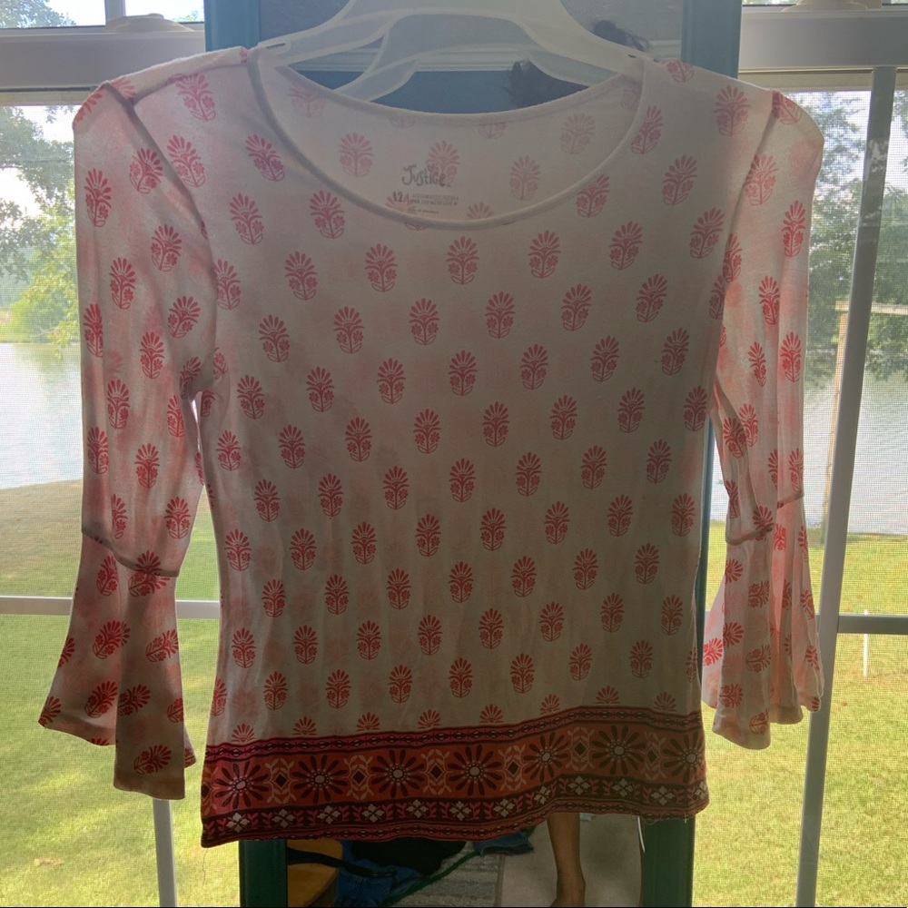 Bell sleeve shirt